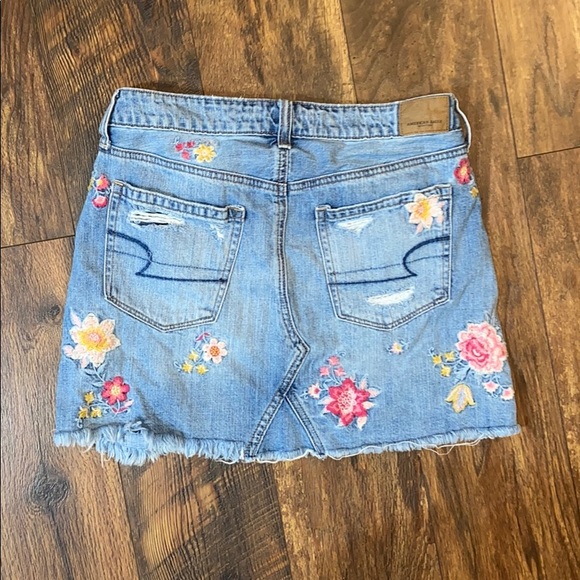AMERICAN EAGLE floral embroidered denim mini high - Picture 7 of 8